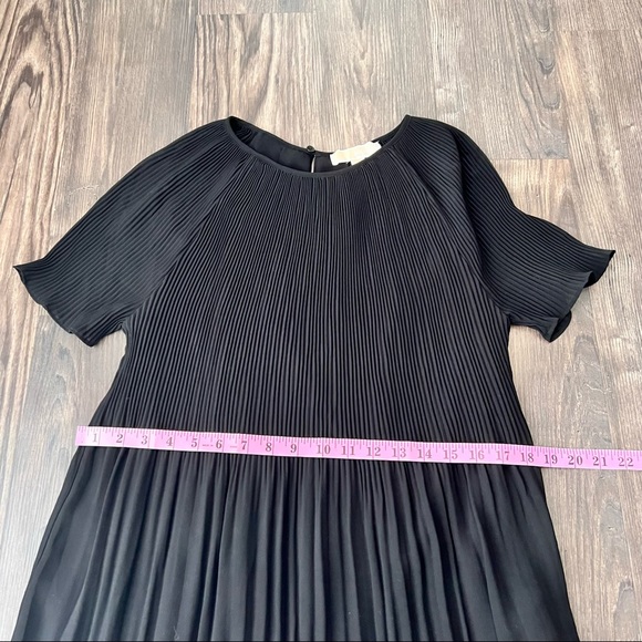 Michael Michael Kors Black Pleated Short Sleeve Dress - Picture 7 of 11